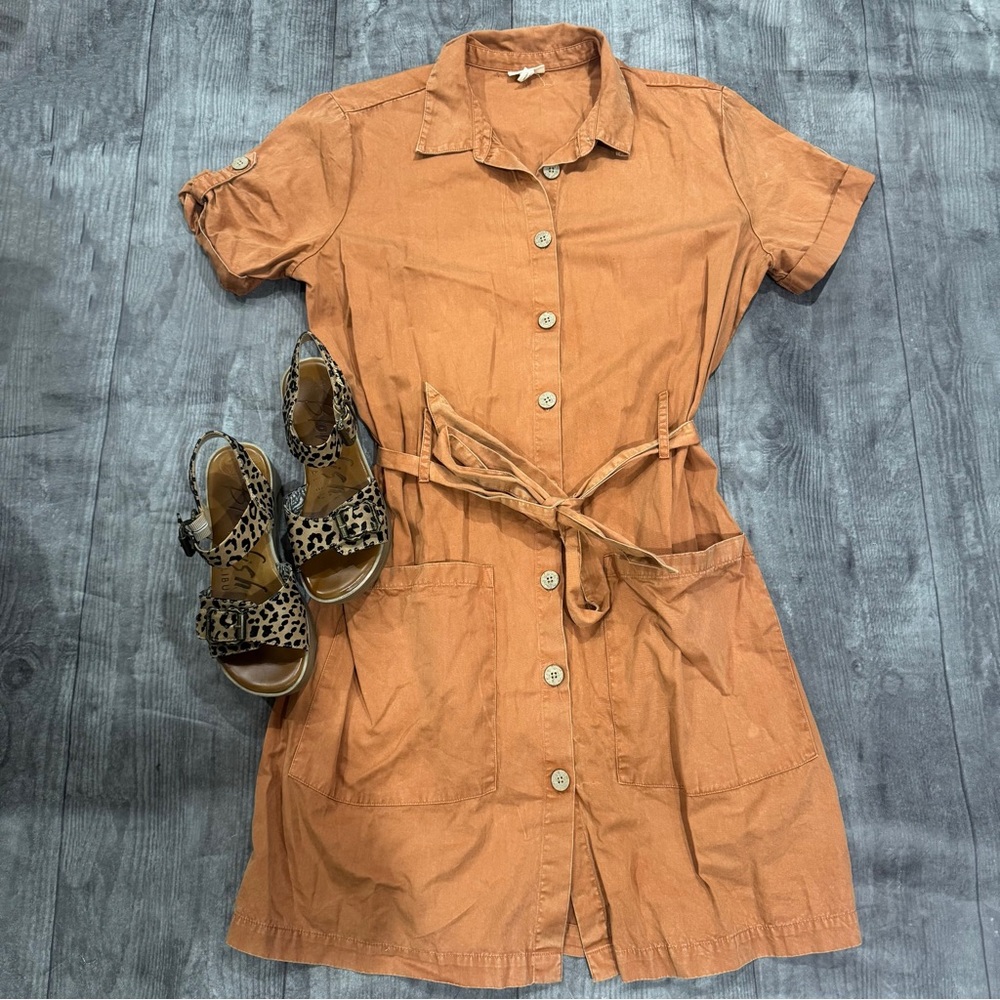 A.n.a Women's Orange Button-Up Dress with Belt